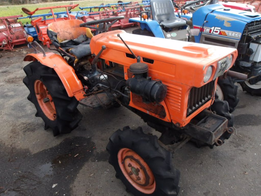 Kubota B7001