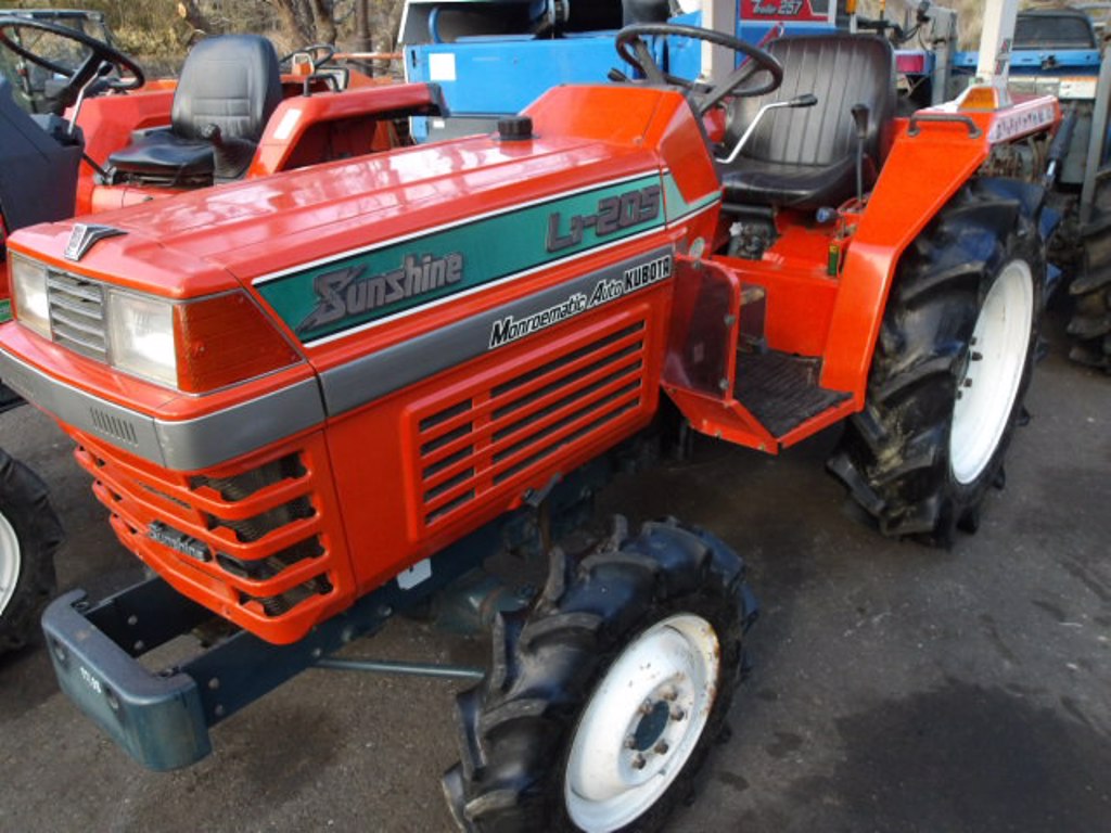 Kubota L1-205D