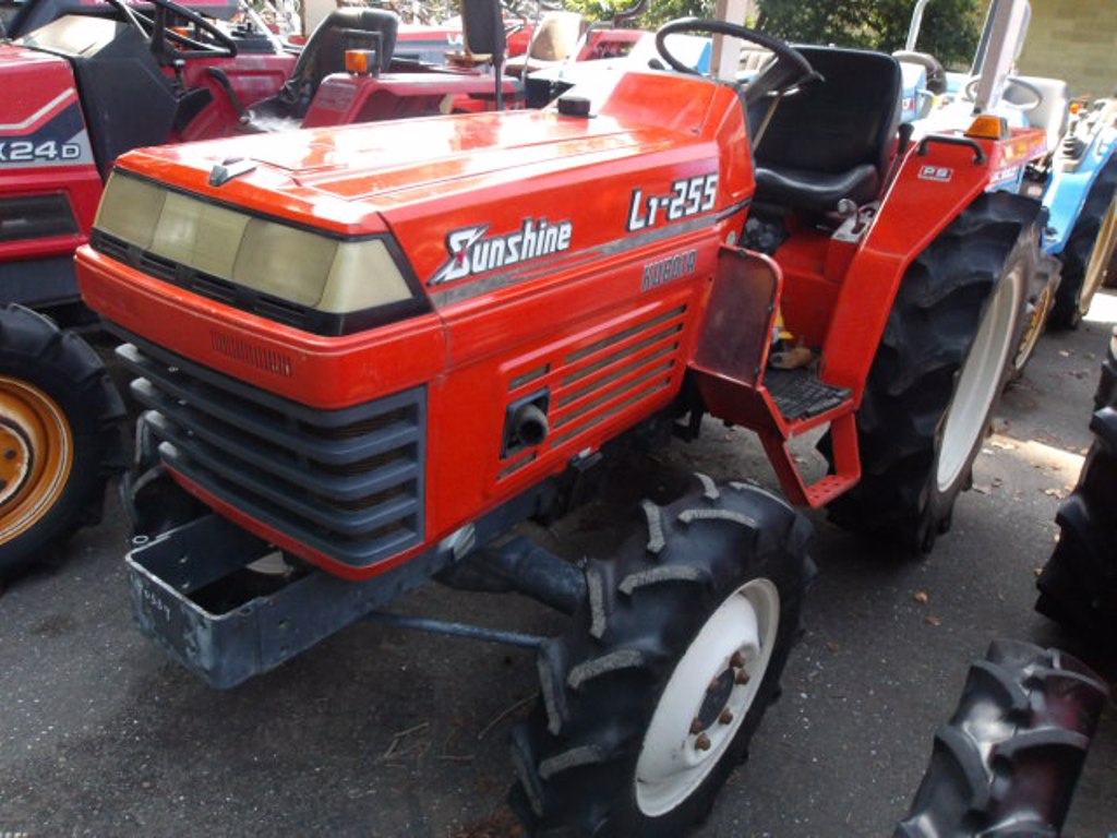 Kubota L1-255D